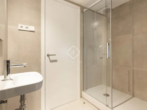 5 Bedrooms Apartment in Doctor Roux