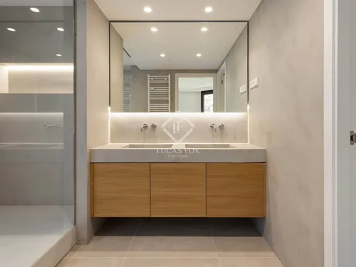 5 Bedrooms Apartment in Doctor Roux