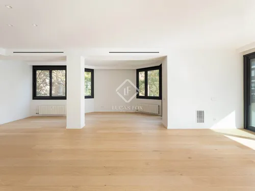 5 Bedrooms Apartment in Doctor Roux