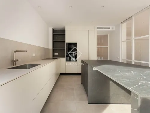 5 Bedrooms Apartment in Doctor Roux