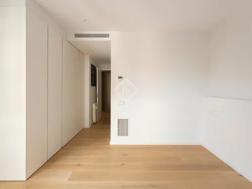 5 Bedrooms Apartment in Doctor Roux