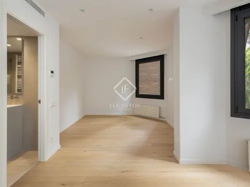 5 Bedrooms Apartment in Doctor Roux