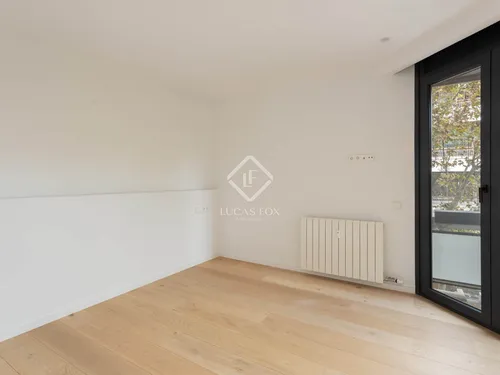 5 Bedrooms Apartment in Doctor Roux