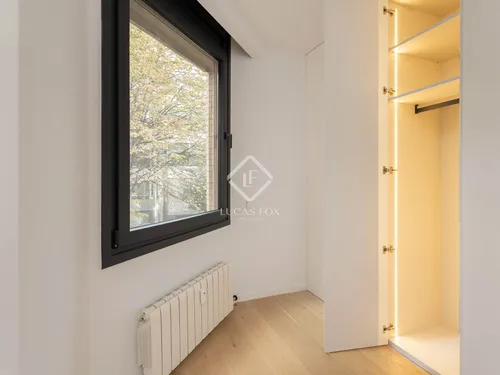 5 Bedrooms Apartment in Doctor Roux