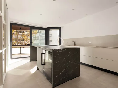 5 Bedrooms Apartment in Doctor Roux