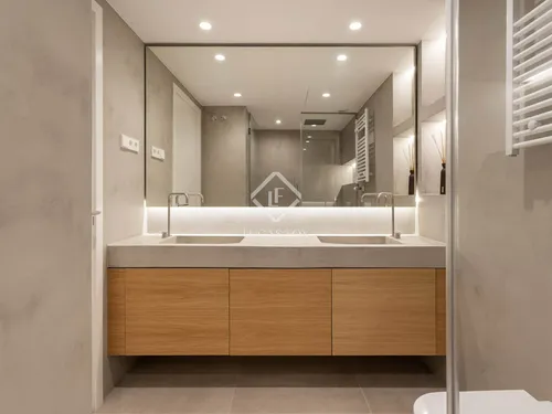 5 Bedrooms Apartment in Doctor Roux