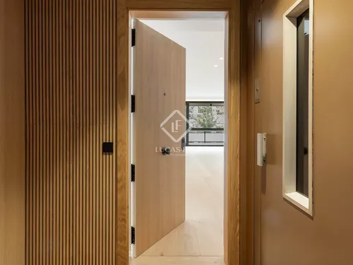 5 Bedrooms Apartment in Doctor Roux