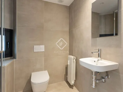 5 Bedrooms Apartment in Doctor Roux