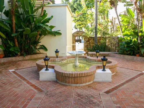 16 Bedrooms House / Villa in Paraiso Alto