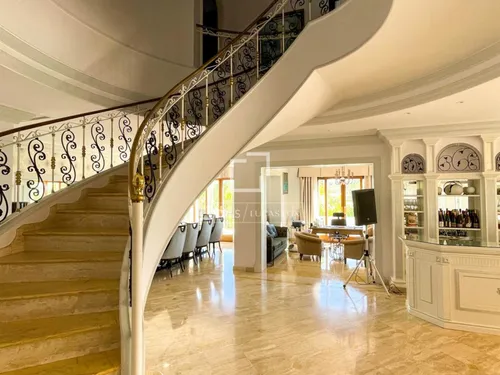 16 Bedrooms House / Villa in Paraiso Alto