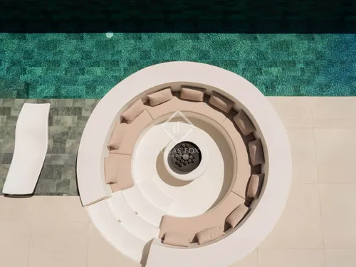 4 Bedrooms House / Villa in Calle Montemayor