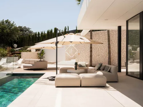 4 Bedrooms House / Villa in Calle Montemayor