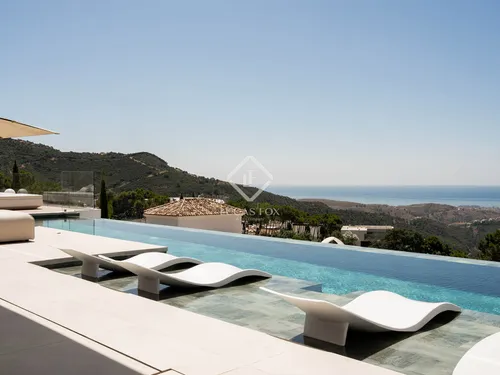 4 Bedrooms House / Villa in Calle Montemayor