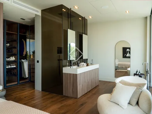 4 Bedrooms House / Villa in Calle Montemayor