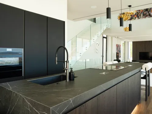 4 Bedrooms House / Villa in Calle Montemayor