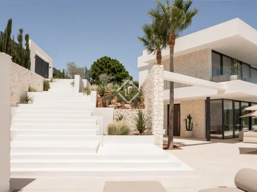 4 Bedrooms House / Villa in Calle Montemayor