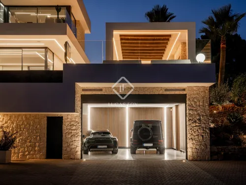 4 Bedrooms House / Villa in Calle Montemayor