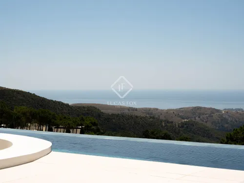 4 Bedrooms House / Villa in Calle Montemayor