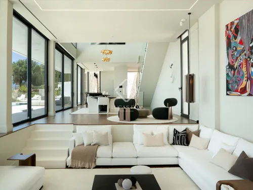 4 Bedrooms House / Villa in Calle Montemayor