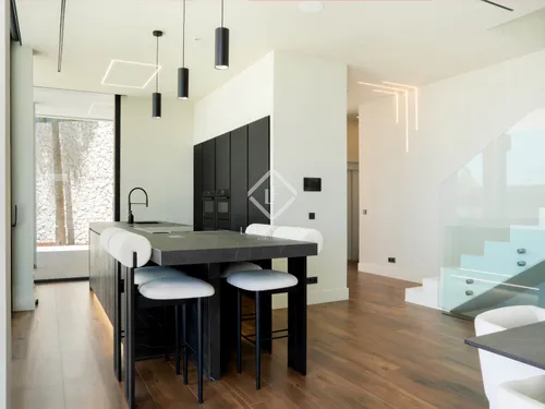 4 Bedrooms House / Villa in Calle Montemayor