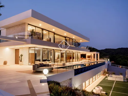 4 Bedrooms House / Villa in Calle Montemayor