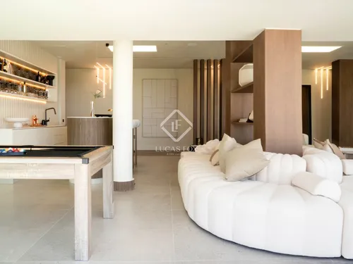 4 Bedrooms House / Villa in Calle Montemayor