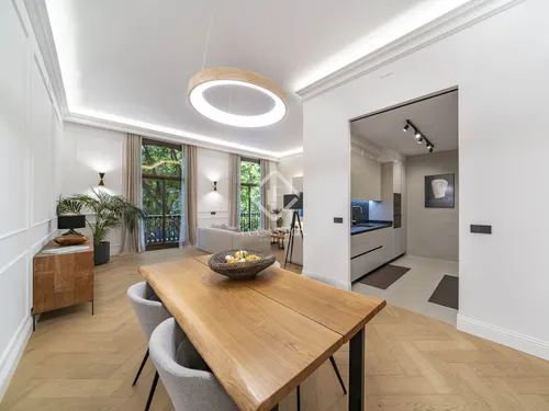 Excellent 3 Bedroom apartment with 107m² terrace for sale in Eixample Right
