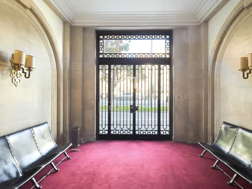 6 Bedrooms Apartment in Via Augusta