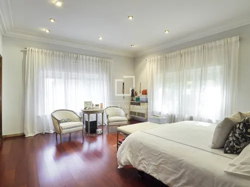 6 Bedrooms Apartment in Via Augusta