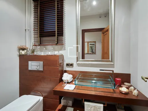 6 Bedrooms Apartment in Via Augusta