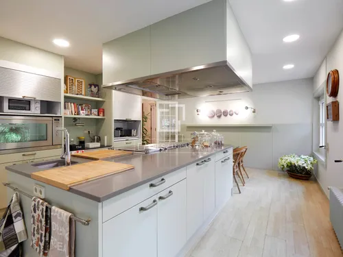 6 Bedrooms Apartment in Via Augusta