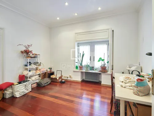 6 Bedrooms Apartment in Via Augusta