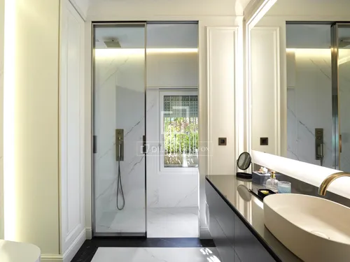 6 Bedrooms Apartment in Via Augusta