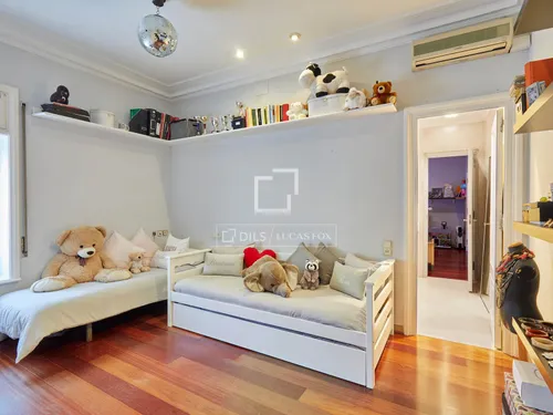 6 Bedrooms Apartment in Via Augusta