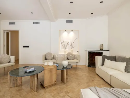 3 Bedrooms Apartment in Enric Granados