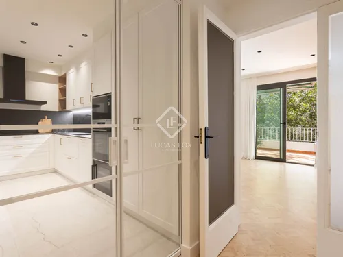 3 Bedrooms Apartment in Enric Granados