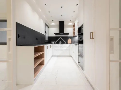 3 Bedrooms Apartment in Enric Granados