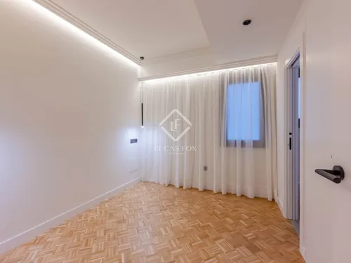 3 Bedrooms Apartment in Enric Granados