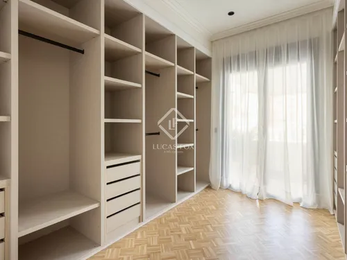 3 Bedrooms Apartment in Enric Granados