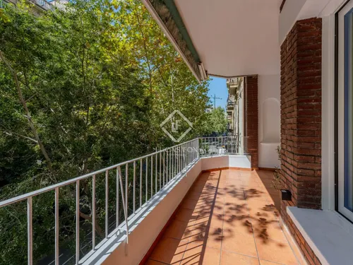 3 Bedrooms Apartment in Enric Granados