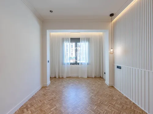 3 Bedrooms Apartment in Enric Granados