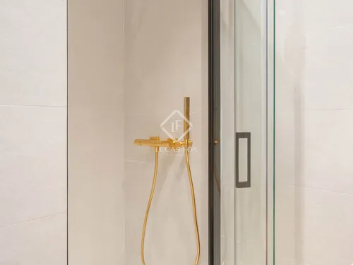 3 Bedrooms Apartment in Enric Granados