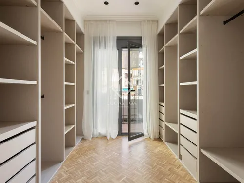 3 Bedrooms Apartment in Enric Granados