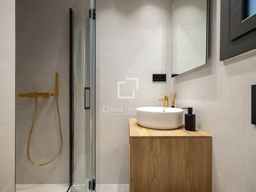 3 Bedrooms Apartment in Enric Granados