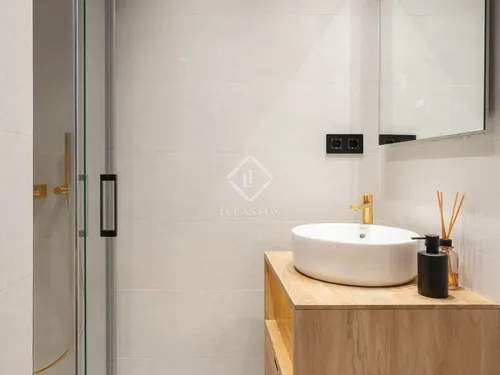 3 Bedrooms Apartment in Enric Granados