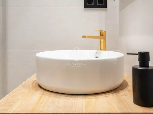 3 Bedrooms Apartment in Enric Granados