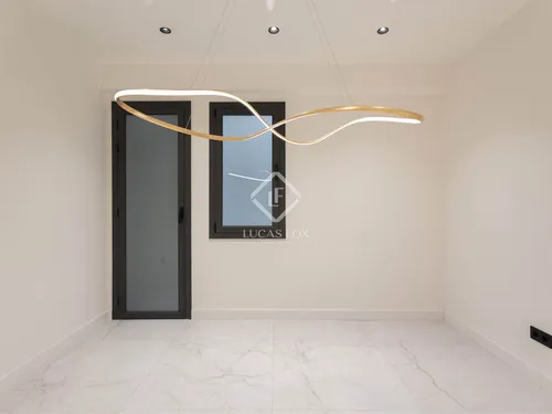 3 Bedrooms Apartment in Enric Granados