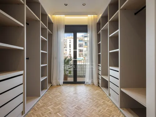 3 Bedrooms Apartment in Enric Granados