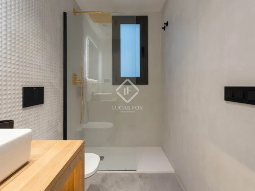 3 Bedrooms Apartment in Enric Granados