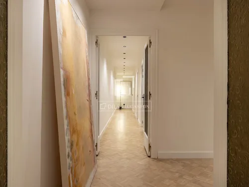 3 Bedrooms Apartment in Enric Granados